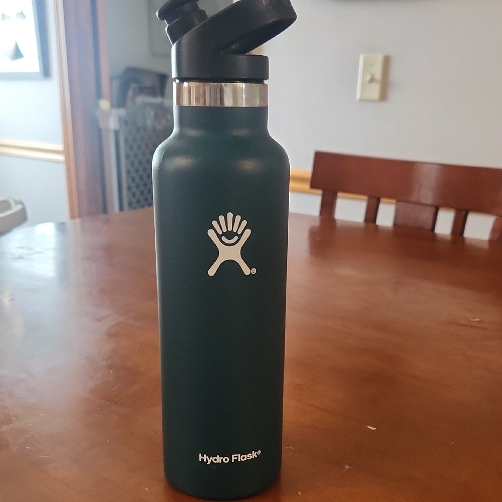 Hydro Flask Forest Green Bottle with Flip Lid